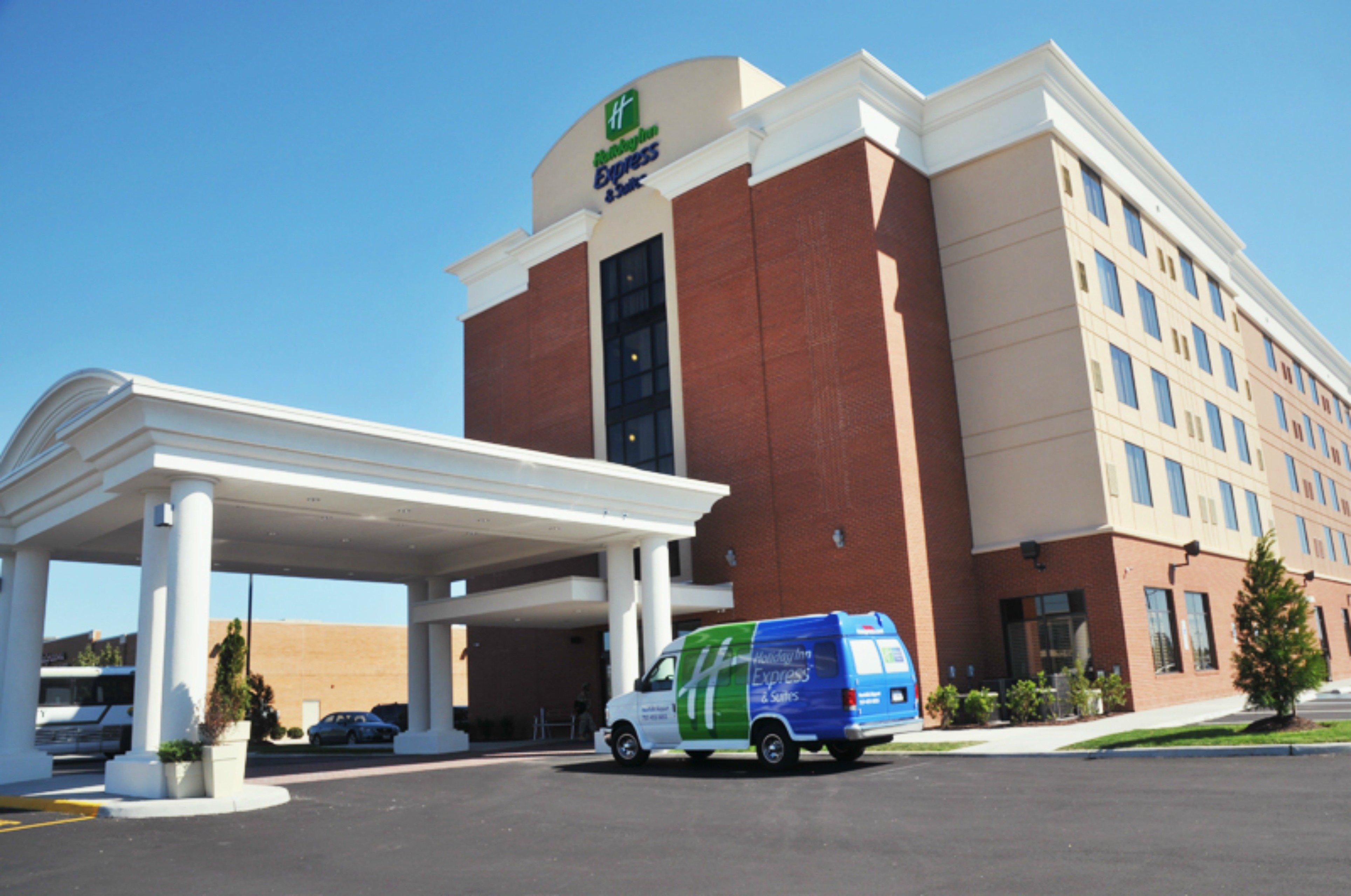 Holiday Inn Express Hotel & Suites Norfolk Airport, An Ihg Hotel Exterior photo